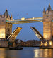 Dimex Tower Bridge Night Carta Da Parati In Tessuto Non Tessuto 225X250cm 3 Strisce | Yourdecoration.it