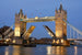 Dimex Tower Bridge Night Carta Da Parati In Tessuto Non Tessuto 375X250cm 5 Strisce | Yourdecoration.it