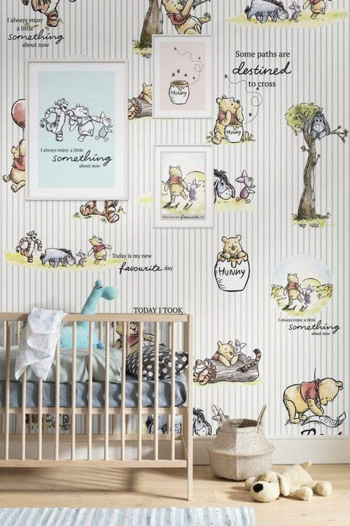 Dx4 001 Komar Winnie Pooh Stripes Carta Da Parati In Tessuto Non Tessuto 200X280cm 4 Strisce Ambiente_C91D45Ea D727 48C0 85E1 F2A9E8Eac907 | Yourdecoration.it