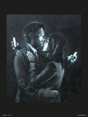 grupo erik brandalised mobile phone lovers close stampa artistica 30x40cm | Yourdecoration.it